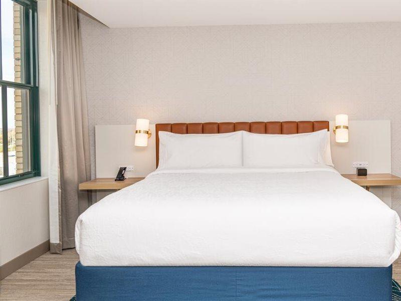 Hilton Garden Inn Flint Downtown Екстериор снимка