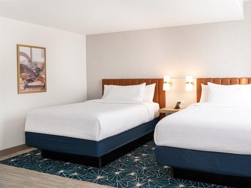 Hilton Garden Inn Flint Downtown Екстериор снимка