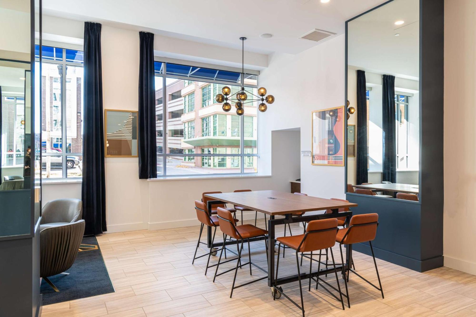 Hilton Garden Inn Flint Downtown Екстериор снимка
