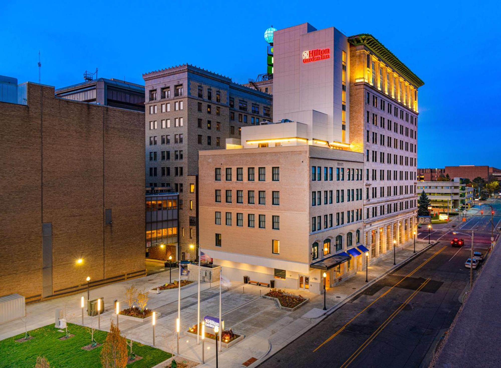 Hilton Garden Inn Flint Downtown Екстериор снимка