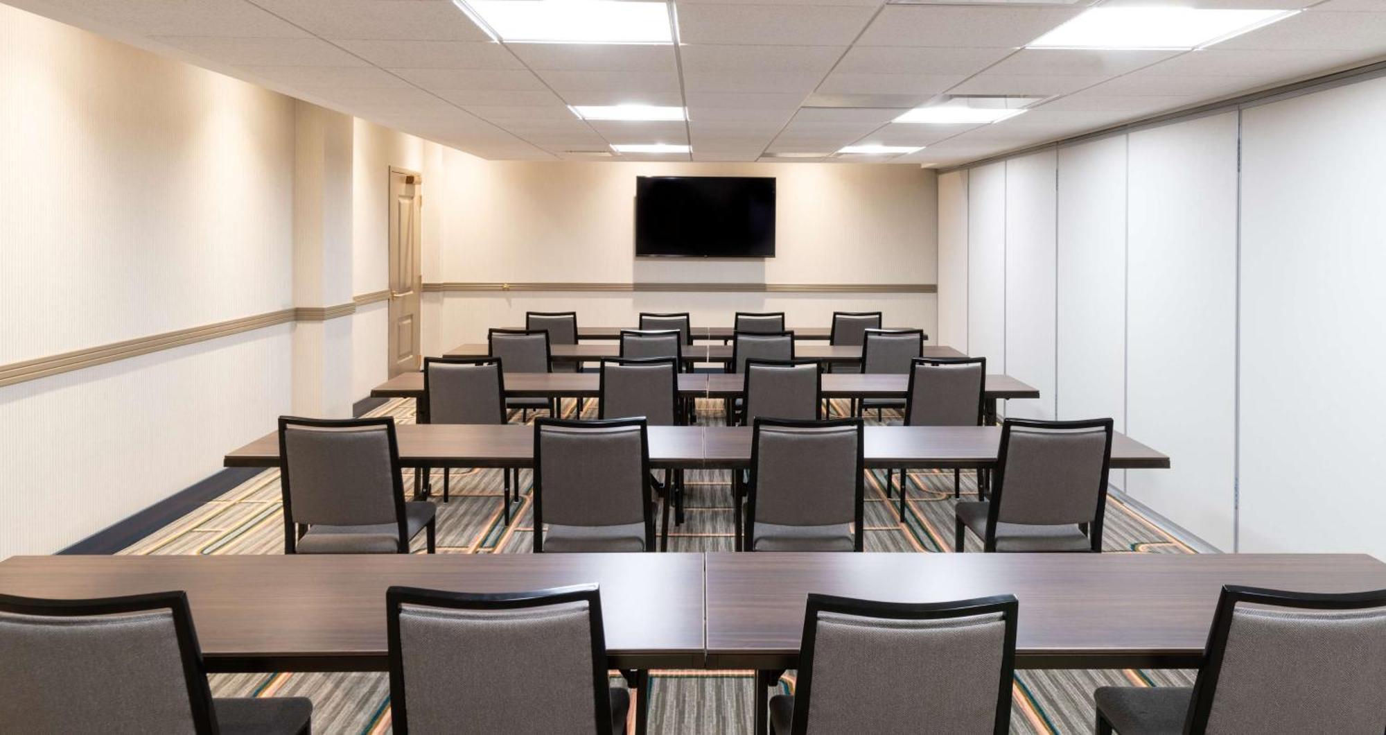 Hilton Garden Inn Flint Downtown Екстериор снимка