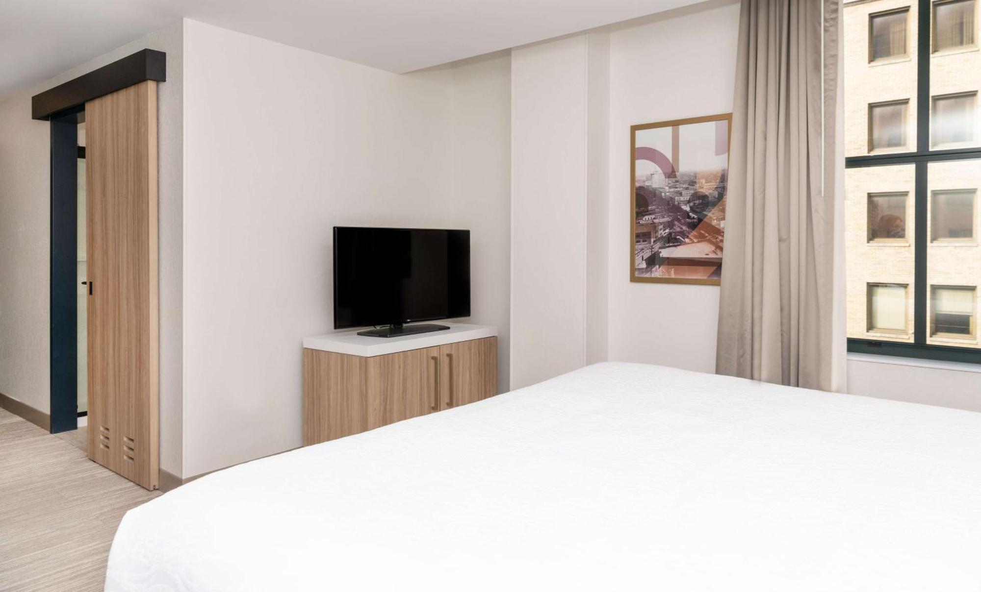 Hilton Garden Inn Flint Downtown Екстериор снимка