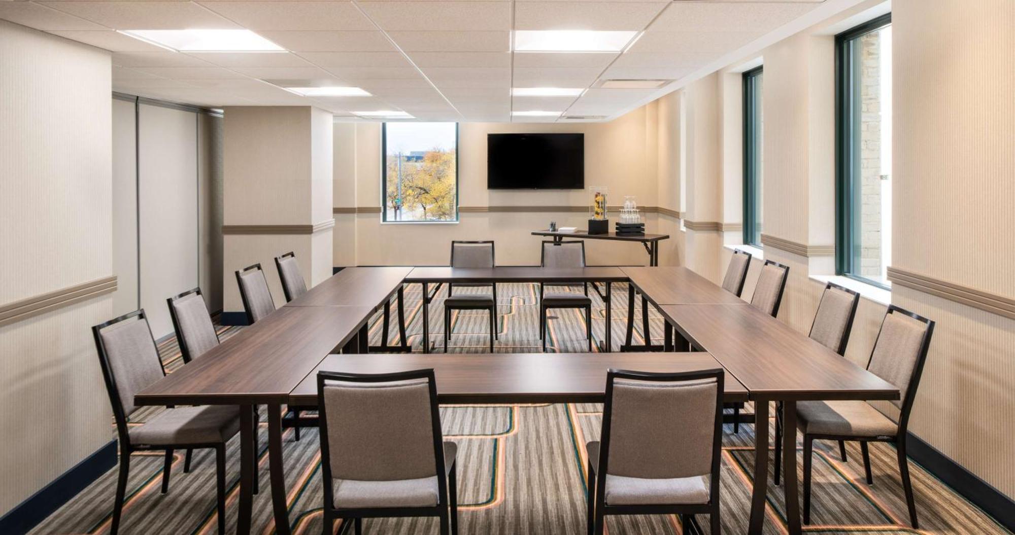 Hilton Garden Inn Flint Downtown Екстериор снимка