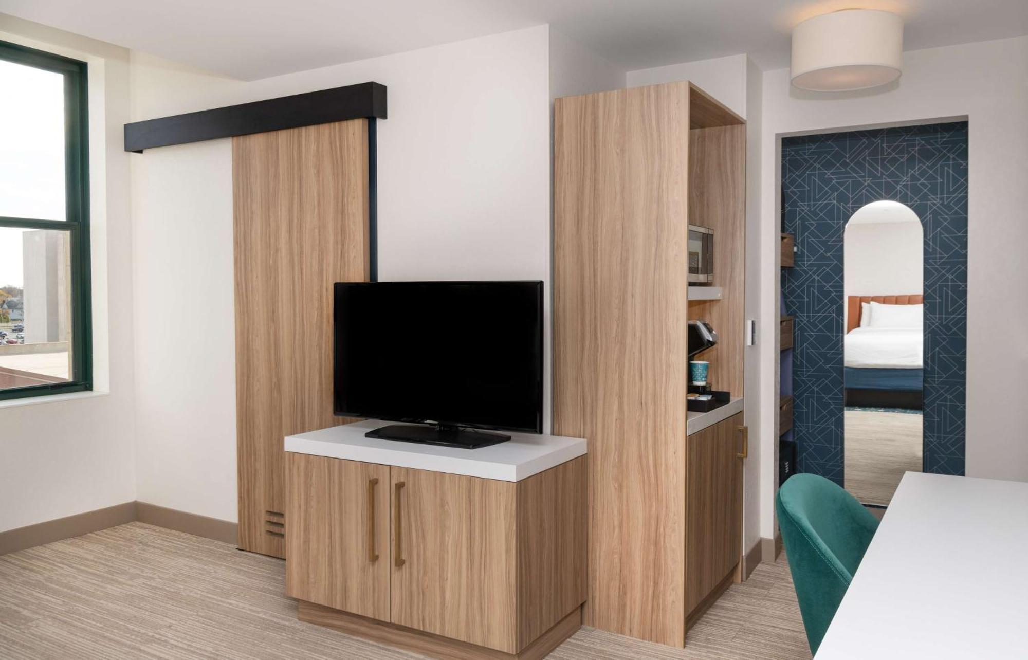 Hilton Garden Inn Flint Downtown Екстериор снимка