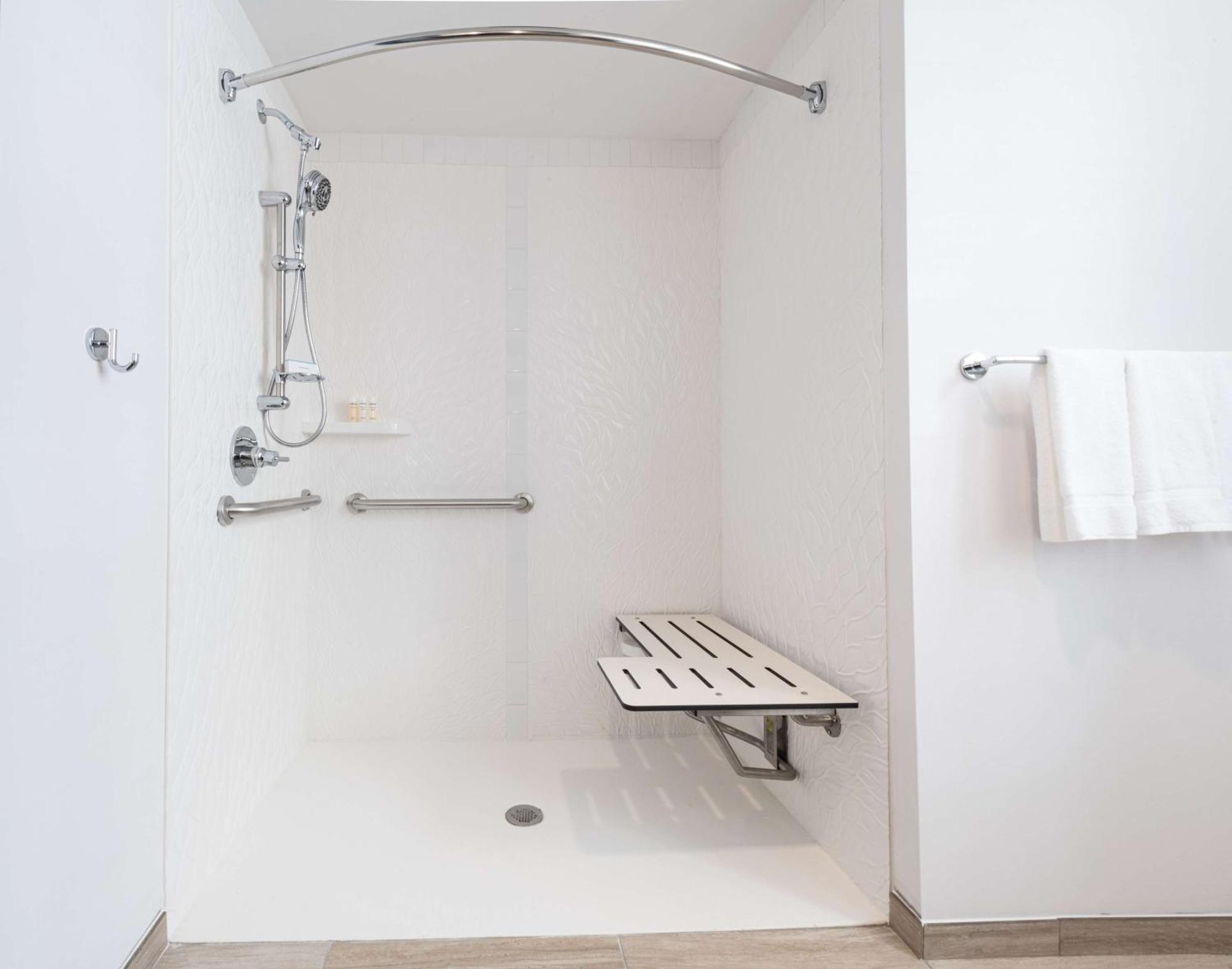 Hilton Garden Inn Flint Downtown Екстериор снимка