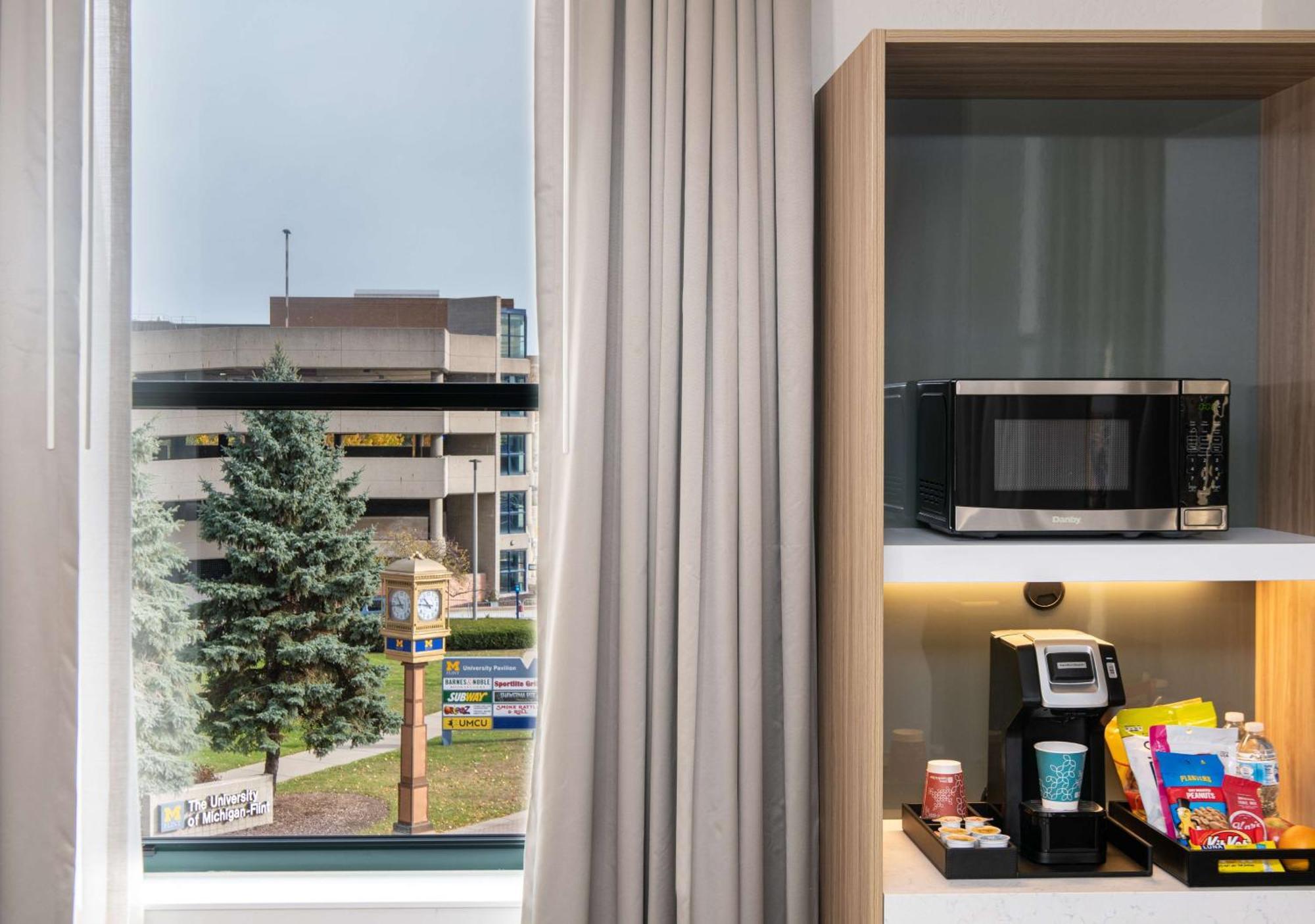 Hilton Garden Inn Flint Downtown Екстериор снимка