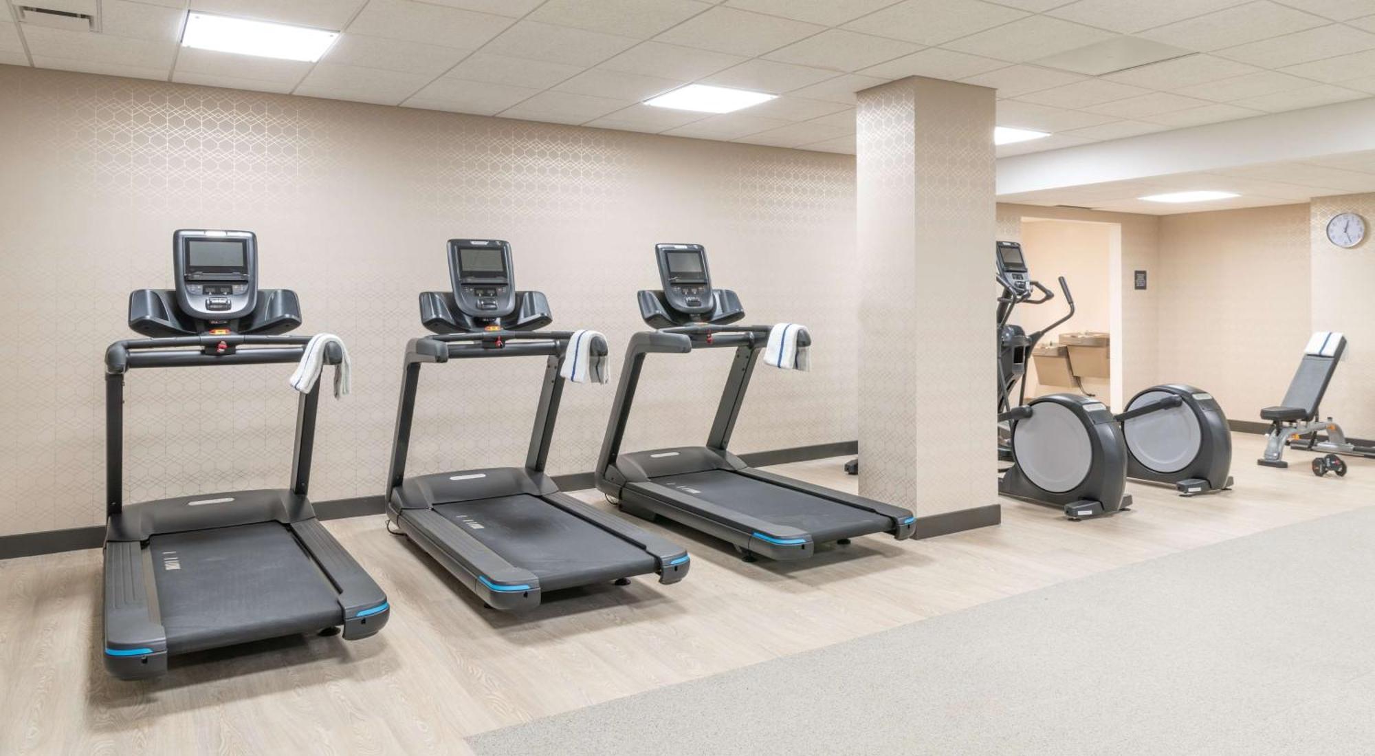 Hilton Garden Inn Flint Downtown Екстериор снимка